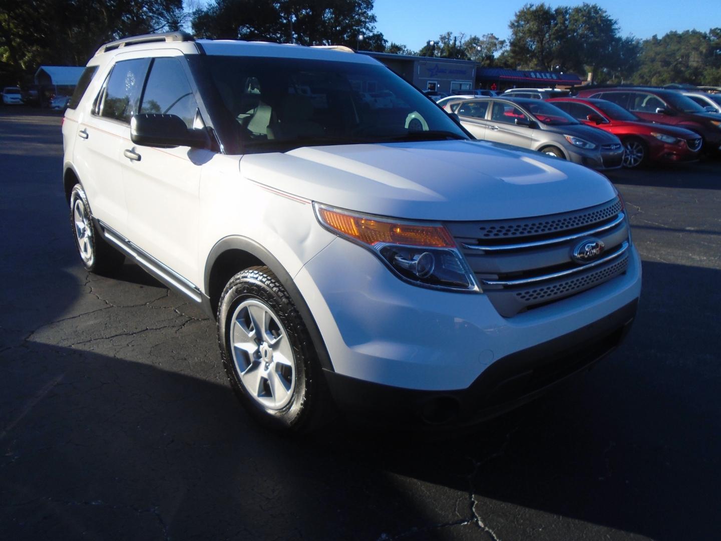 2014 Ford Explorer Base 4WD (1FM5K8B88EG) with an 3.5L V6 DOHC 24V engine, 6-Speed Automatic transmission, located at 6112 N Florida Avenue, Tampa, FL, 33604, (888) 521-5131, 27.954929, -82.459534 - Photo#2