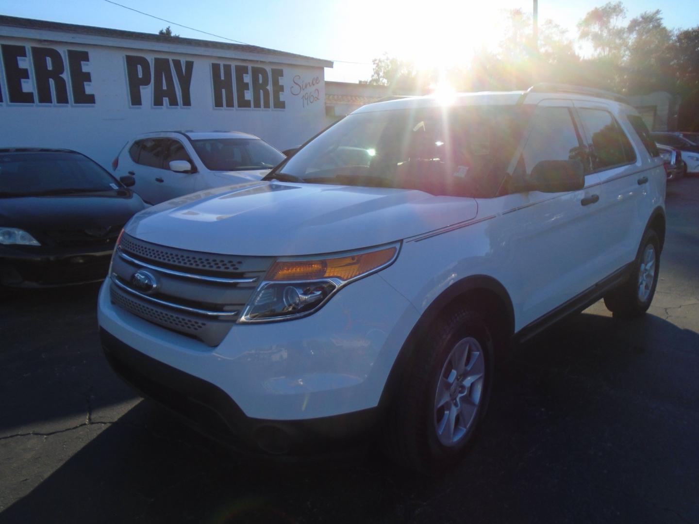 2014 Ford Explorer Base 4WD (1FM5K8B88EG) with an 3.5L V6 DOHC 24V engine, 6-Speed Automatic transmission, located at 6112 N Florida Avenue, Tampa, FL, 33604, (888) 521-5131, 27.954929, -82.459534 - Photo#3