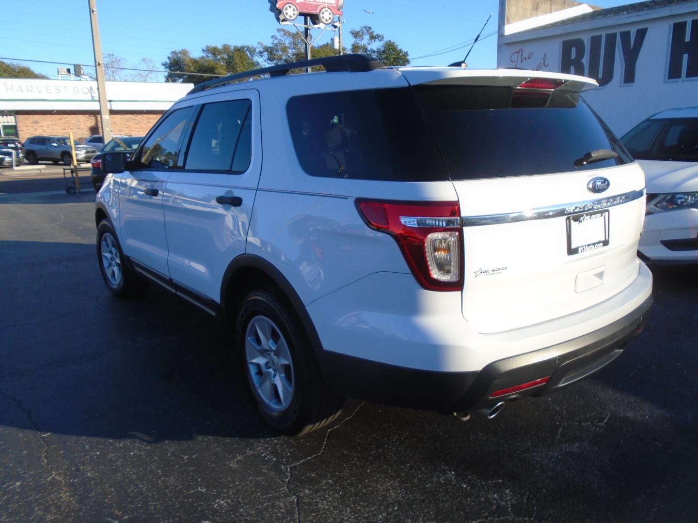 2014 Ford Explorer Base 4WD (1FM5K8B88EG) with an 3.5L V6 DOHC 24V engine, 6-Speed Automatic transmission, located at 6112 N Florida Avenue, Tampa, FL, 33604, (888) 521-5131, 27.954929, -82.459534 - Photo#4