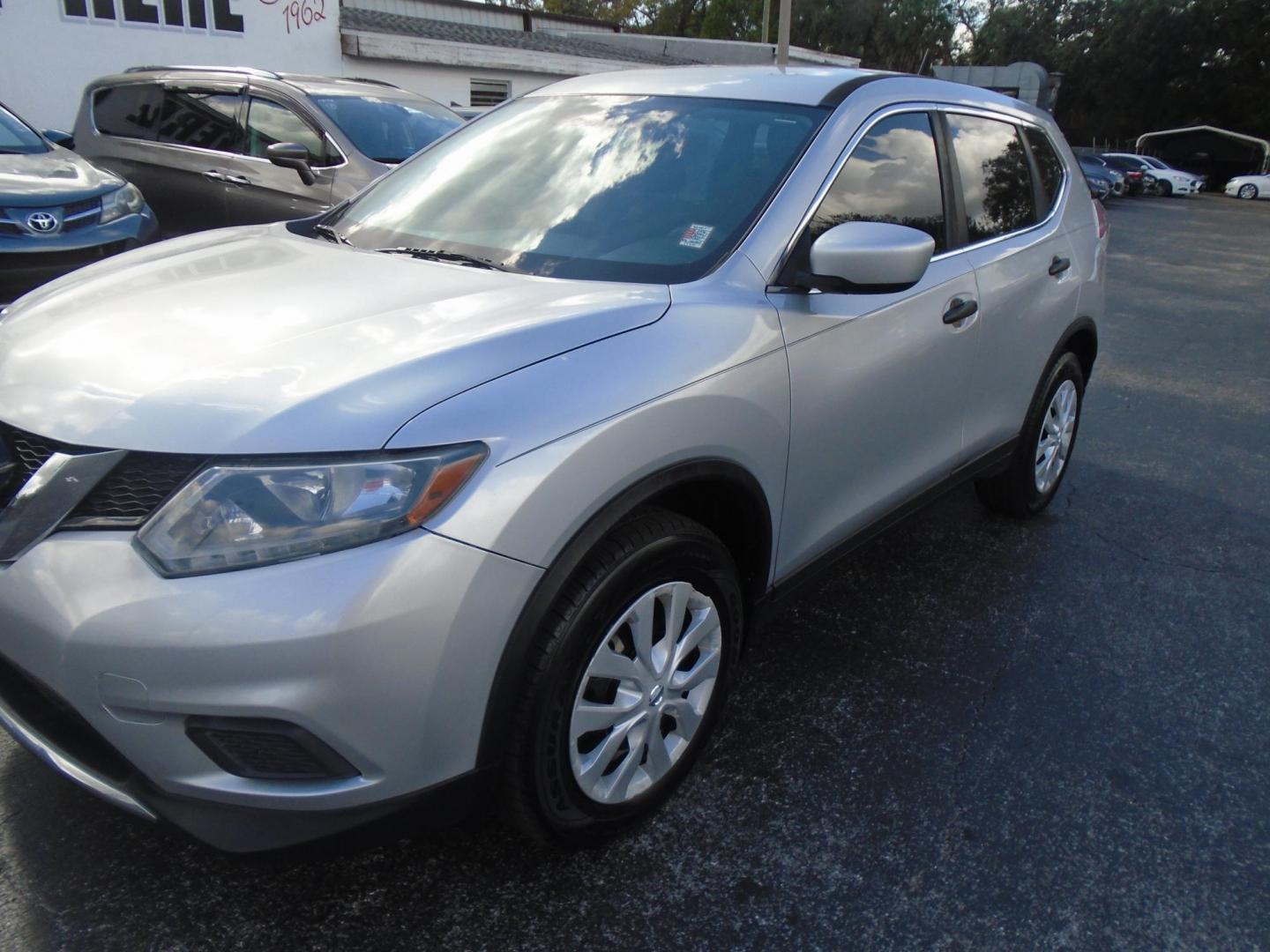 2016 Nissan Rogue S 2WD (JN8AT2MT4GW) with an 2.5L L4 DOHC 16V engine, CVT transmission, located at 6112 N Florida Avenue, Tampa, FL, 33604, (888) 521-5131, 27.954929, -82.459534 - Photo#2