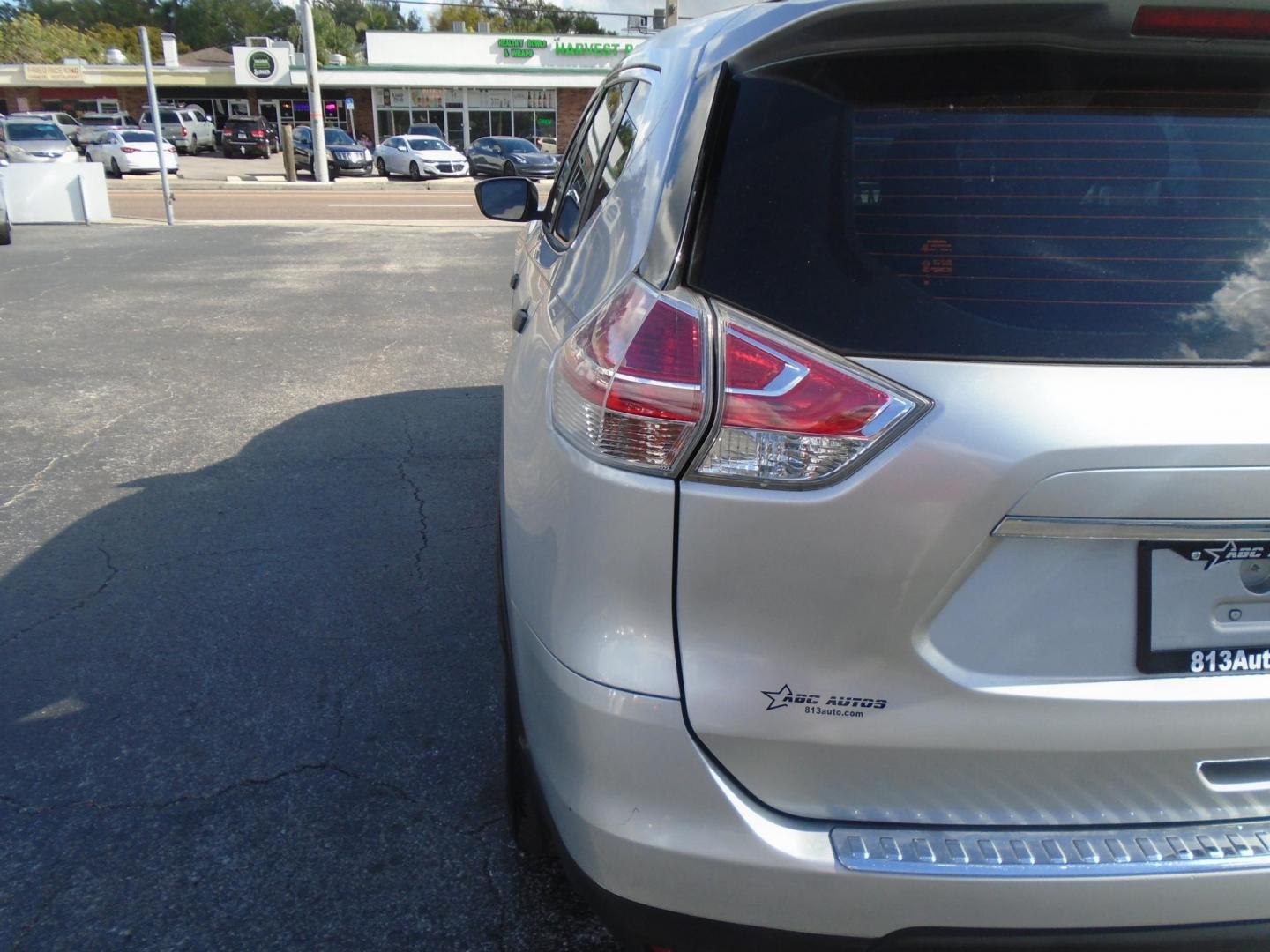 2016 Nissan Rogue S 2WD (JN8AT2MT4GW) with an 2.5L L4 DOHC 16V engine, CVT transmission, located at 6112 N Florida Avenue, Tampa, FL, 33604, (888) 521-5131, 27.954929, -82.459534 - Photo#10