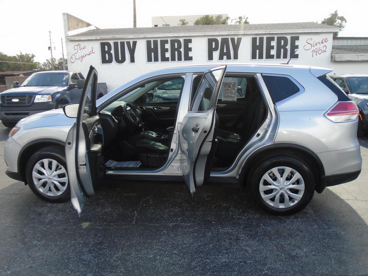 2016 Nissan Rogue S 2WD (JN8AT2MT4GW) with an 2.5L L4 DOHC 16V engine, CVT transmission, located at 6112 N Florida Avenue, Tampa, FL, 33604, (888) 521-5131, 27.954929, -82.459534 - Photo#1