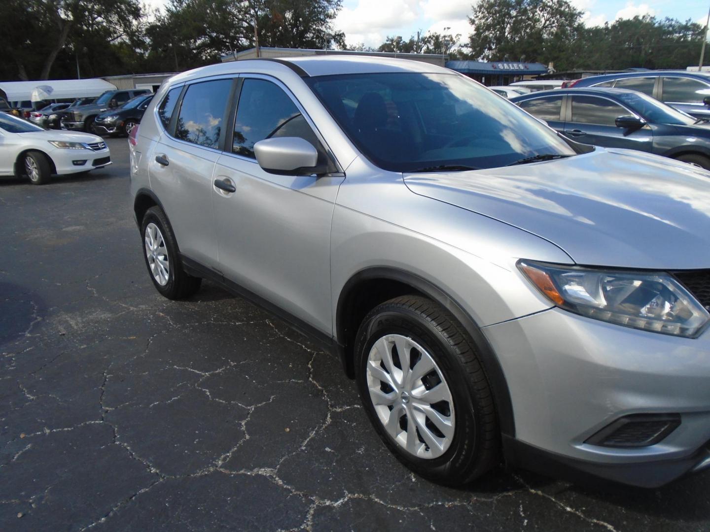 2016 Nissan Rogue S 2WD (JN8AT2MT4GW) with an 2.5L L4 DOHC 16V engine, CVT transmission, located at 6112 N Florida Avenue, Tampa, FL, 33604, (888) 521-5131, 27.954929, -82.459534 - Photo#5