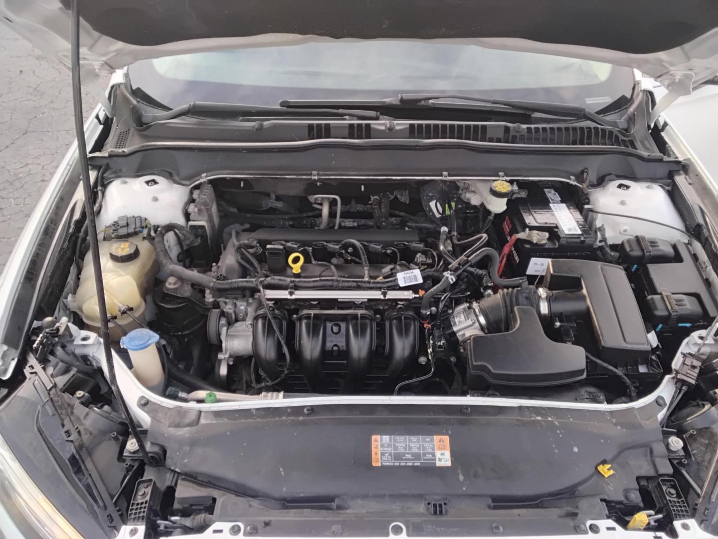 2017 White /Grey Ford Fusion SE (3FA6P0H70HR) with an 2.5L L4 DOHC 16V engine, 6A transmission, located at 6112 N Florida Avenue, Tampa, FL, 33604, (888) 521-5131, 27.954929, -82.459534 - $499 DOWN PLUS TAX & TAG. - Photo#12