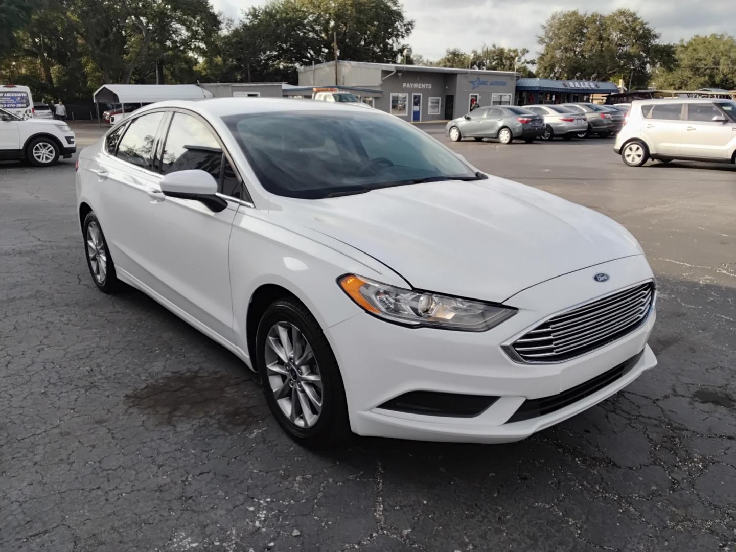 2017 White /Grey Ford Fusion SE (3FA6P0H70HR) with an 2.5L L4 DOHC 16V engine, 6A transmission, located at 6112 N Florida Avenue, Tampa, FL, 33604, (888) 521-5131, 27.954929, -82.459534 - $499 DOWN PLUS TAX & TAG. - Photo#2