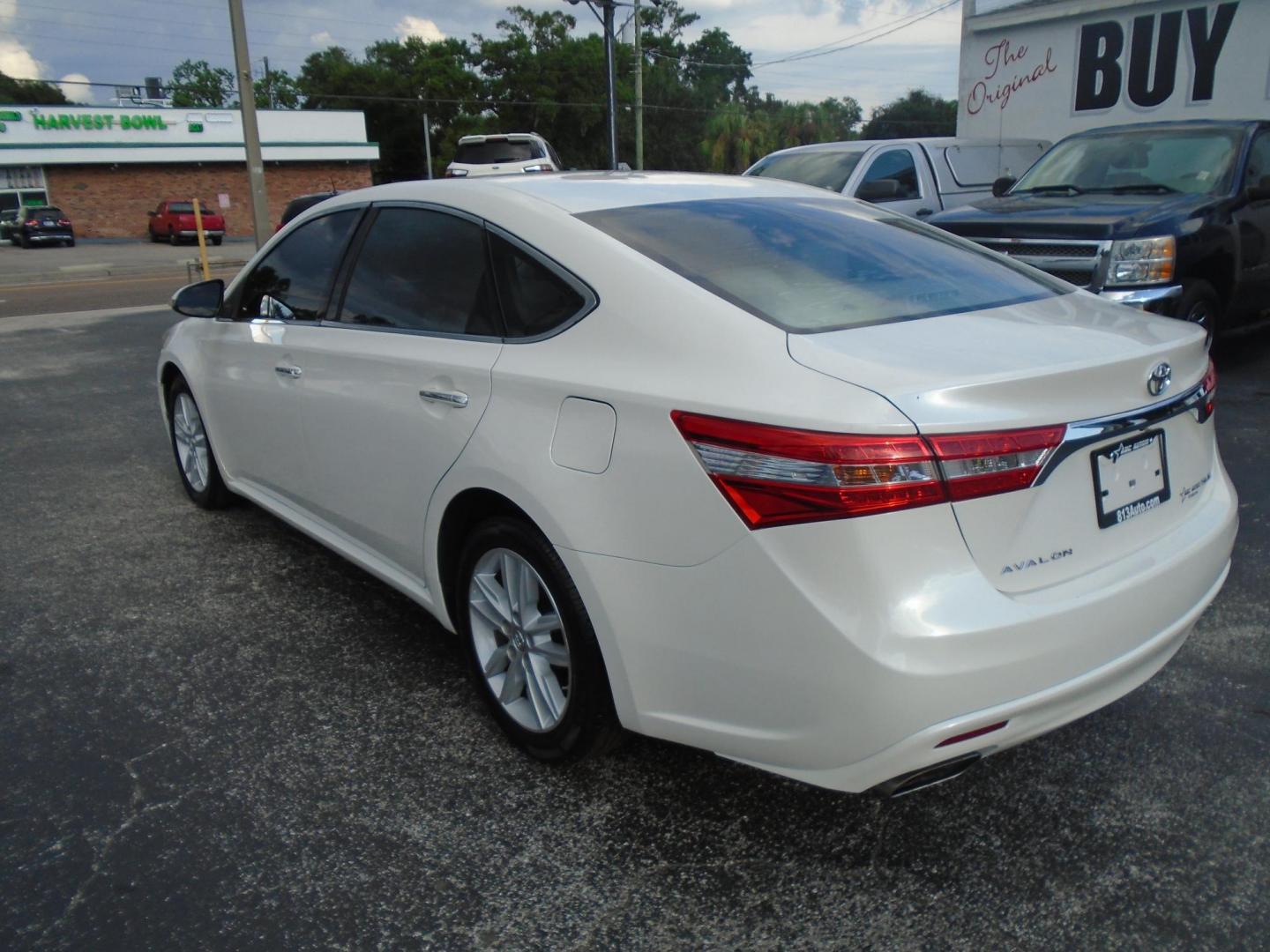 2014 Toyota Avalon XLE (4T1BK1EB1EU) with an 3.5L V6 DOHC 24V engine, 6-Speed Automatic transmission, located at 6112 N Florida Avenue, Tampa, FL, 33604, (888) 521-5131, 27.954929, -82.459534 - Photo#11