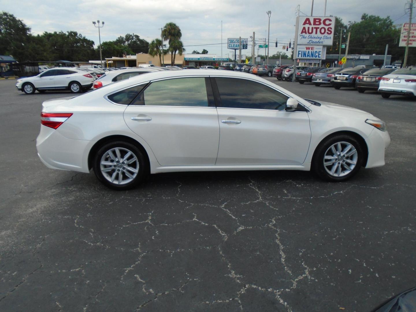 2014 Toyota Avalon XLE (4T1BK1EB1EU) with an 3.5L V6 DOHC 24V engine, 6-Speed Automatic transmission, located at 6112 N Florida Avenue, Tampa, FL, 33604, (888) 521-5131, 27.954929, -82.459534 - Photo#2