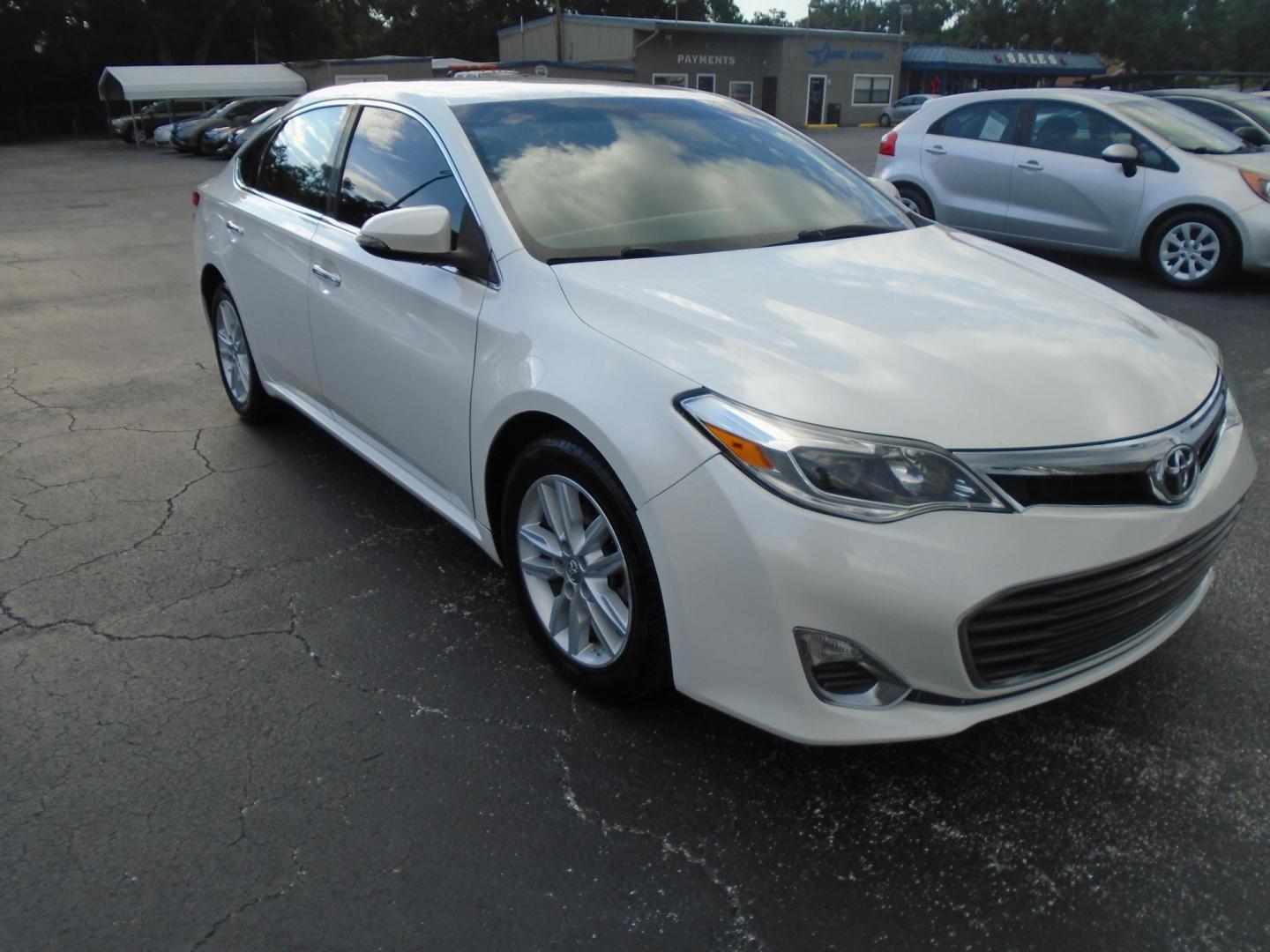 2014 Toyota Avalon XLE (4T1BK1EB1EU) with an 3.5L V6 DOHC 24V engine, 6-Speed Automatic transmission, located at 6112 N Florida Avenue, Tampa, FL, 33604, (888) 521-5131, 27.954929, -82.459534 - Photo#6