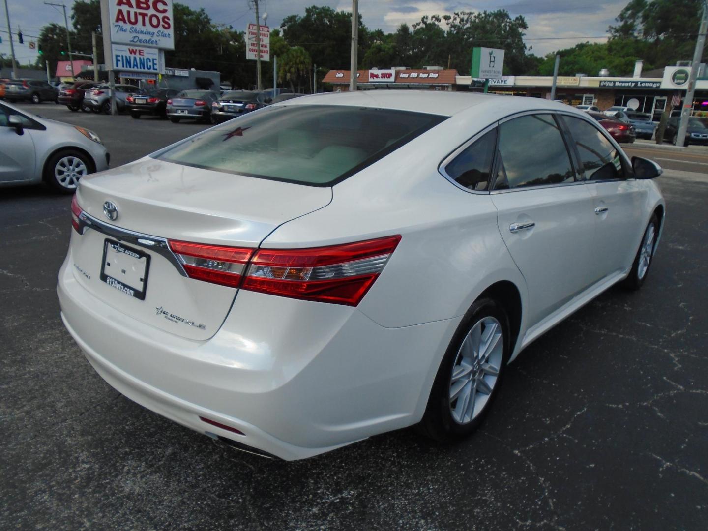 2014 Toyota Avalon XLE (4T1BK1EB1EU) with an 3.5L V6 DOHC 24V engine, 6-Speed Automatic transmission, located at 6112 N Florida Avenue, Tampa, FL, 33604, (888) 521-5131, 27.954929, -82.459534 - Photo#9