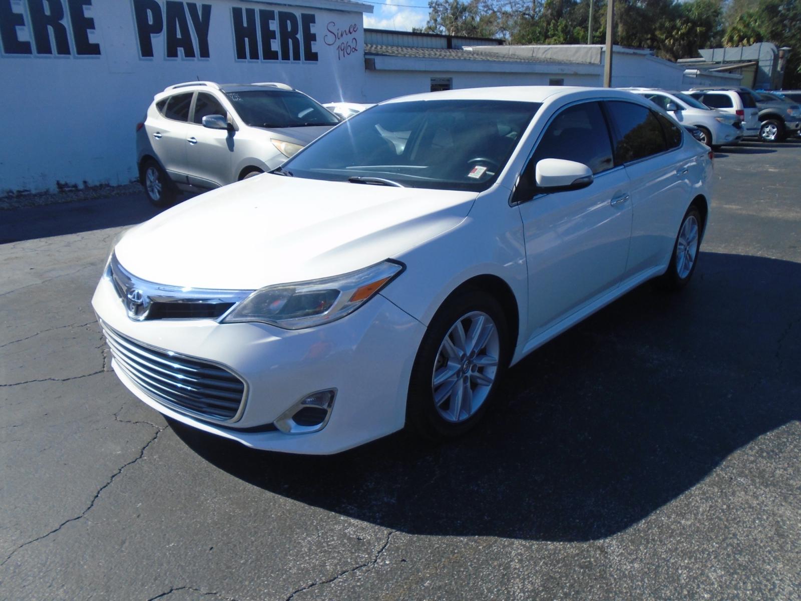 2014 Toyota Avalon XLE (4T1BK1EB1EU) with an 3.5L V6 DOHC 24V engine, 6-Speed Automatic transmission, located at 6112 N Florida Avenue, Tampa, FL, 33604, (888) 521-5131, 27.954929, -82.459534 - Photo #3