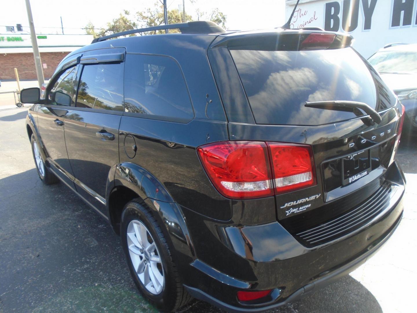 2017 Dodge Journey SXT (3C4PDCBBXHT) with an 2.4L L6 DOHC 16V engine, 4A transmission, located at 6112 N Florida Avenue, Tampa, FL, 33604, (888) 521-5131, 27.954929, -82.459534 - Photo#4