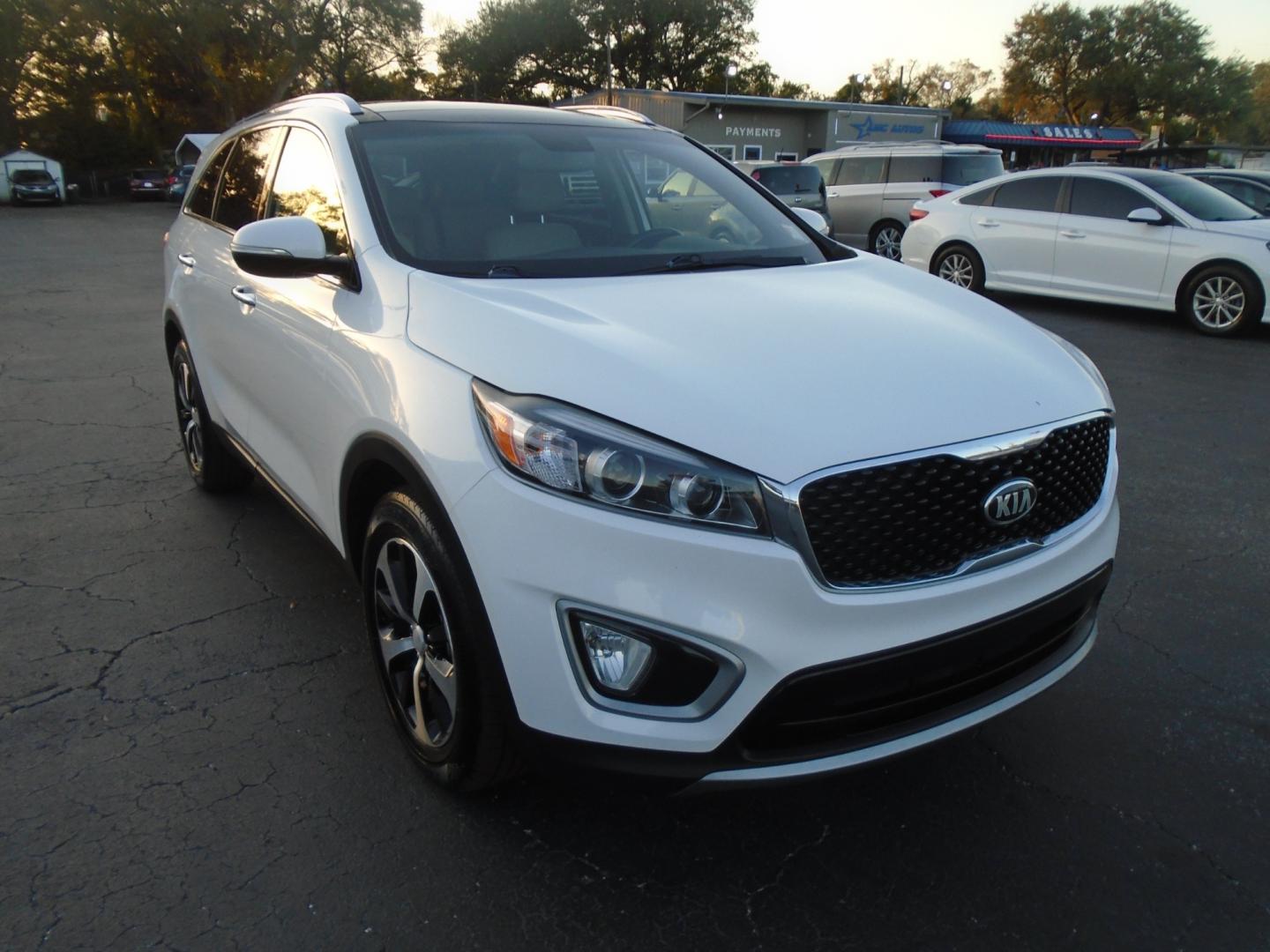 2016 Kia Sorento EX V6 2WD (5XYPH4A56GG) with an 3.3L V6 DOHC 24V engine, 6-Speed Automatic transmission, located at 6112 N Florida Avenue, Tampa, FL, 33604, (888) 521-5131, 27.954929, -82.459534 - Photo#2