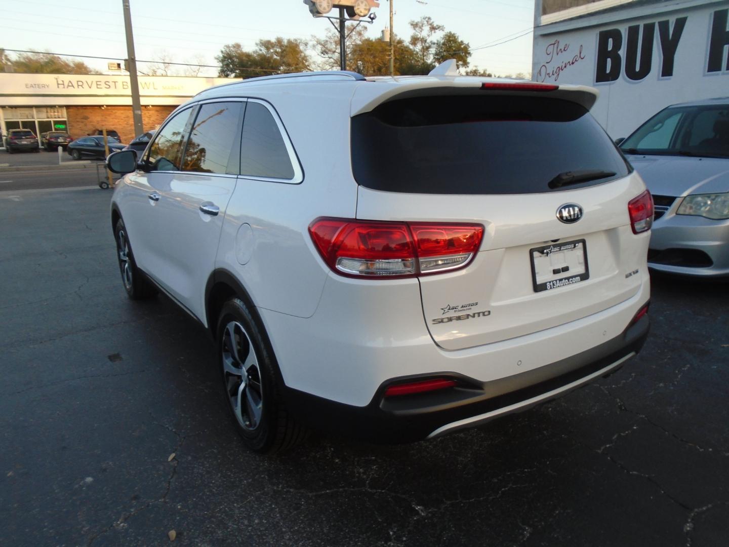 2016 Kia Sorento EX V6 2WD (5XYPH4A56GG) with an 3.3L V6 DOHC 24V engine, 6-Speed Automatic transmission, located at 6112 N Florida Avenue, Tampa, FL, 33604, (888) 521-5131, 27.954929, -82.459534 - Photo#4