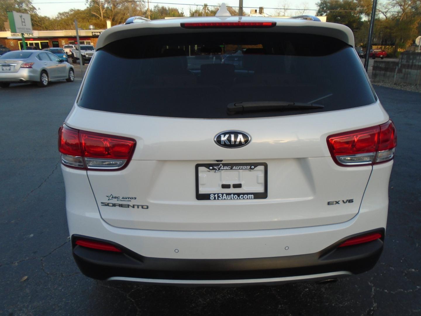 2016 Kia Sorento EX V6 2WD (5XYPH4A56GG) with an 3.3L V6 DOHC 24V engine, 6-Speed Automatic transmission, located at 6112 N Florida Avenue, Tampa, FL, 33604, (888) 521-5131, 27.954929, -82.459534 - Photo#6