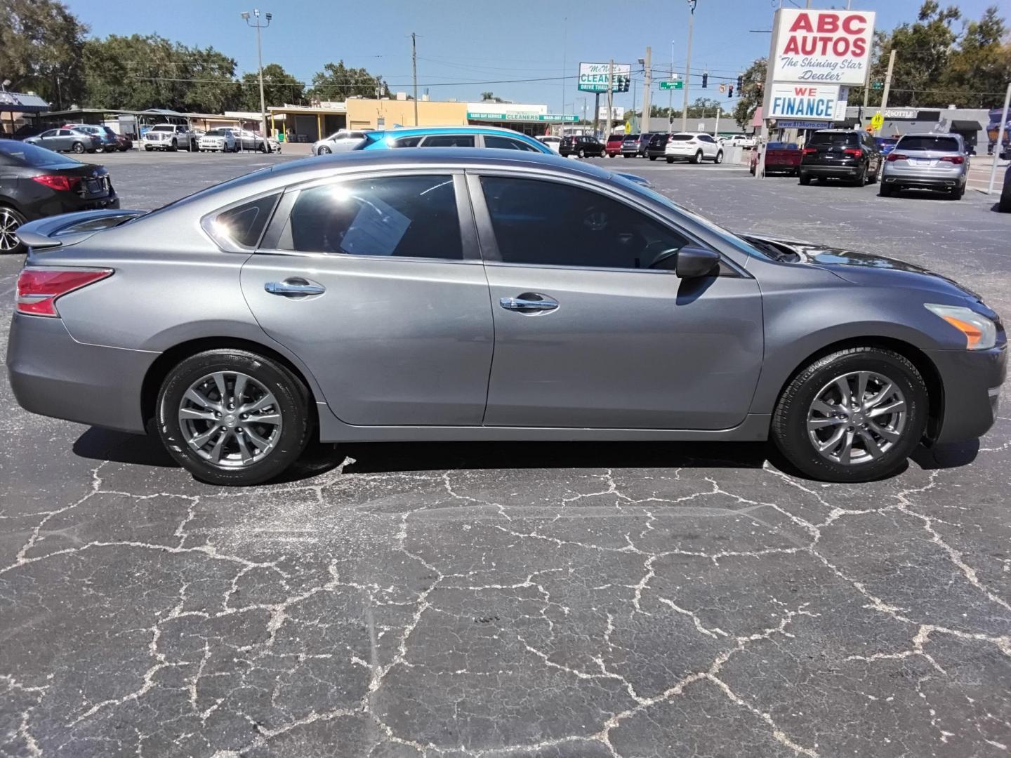 2015 GRAY /Grey Nissan Altima 2.5 S (1N4AL3AP8FC) with an 2.5L L4 DOHC 16V engine, Continuously Variable Transmission transmission, located at 6112 N Florida Avenue, Tampa, FL, 33604, (888) 521-5131, 27.954929, -82.459534 - 499$ DOWN PLUS TAX & TAG. - Photo#7