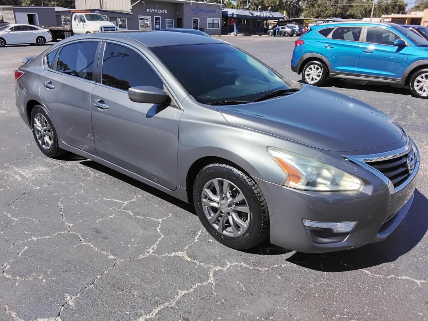 2015 GRAY /Grey Nissan Altima 2.5 S (1N4AL3AP8FC) with an 2.5L L4 DOHC 16V engine, Continuously Variable Transmission transmission, located at 6112 N Florida Avenue, Tampa, FL, 33604, (888) 521-5131, 27.954929, -82.459534 - 499$ DOWN PLUS TAX & TAG. - Photo#6