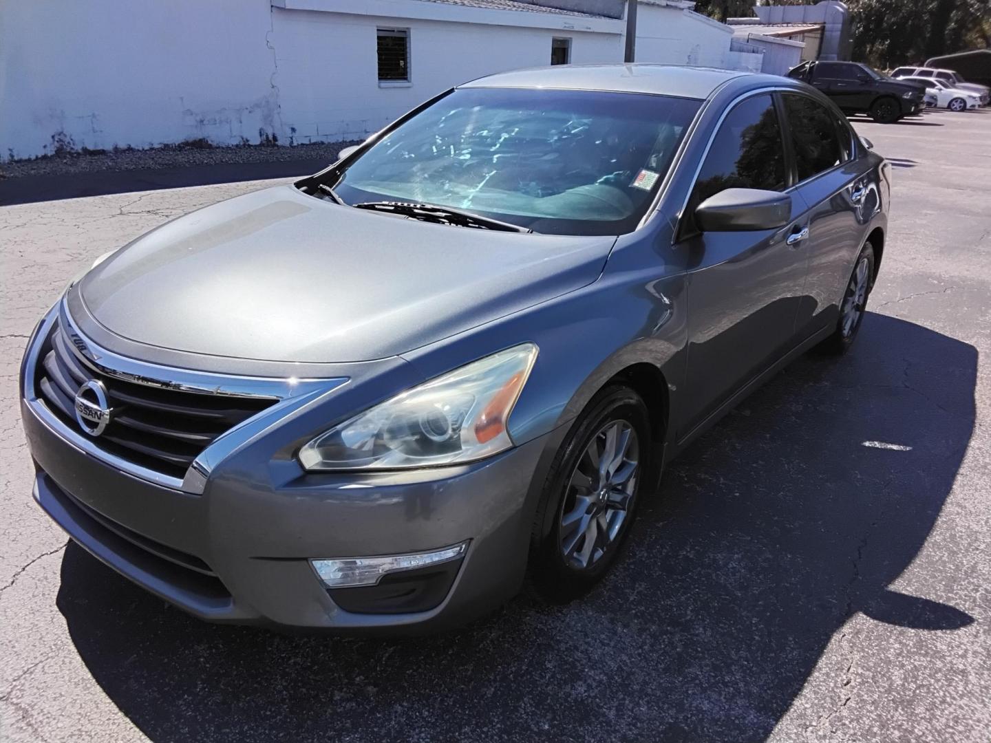 2015 GRAY /Grey Nissan Altima 2.5 S (1N4AL3AP8FC) with an 2.5L L4 DOHC 16V engine, Continuously Variable Transmission transmission, located at 6112 N Florida Avenue, Tampa, FL, 33604, (888) 521-5131, 27.954929, -82.459534 - 499$ DOWN PLUS TAX & TAG. - Photo#3