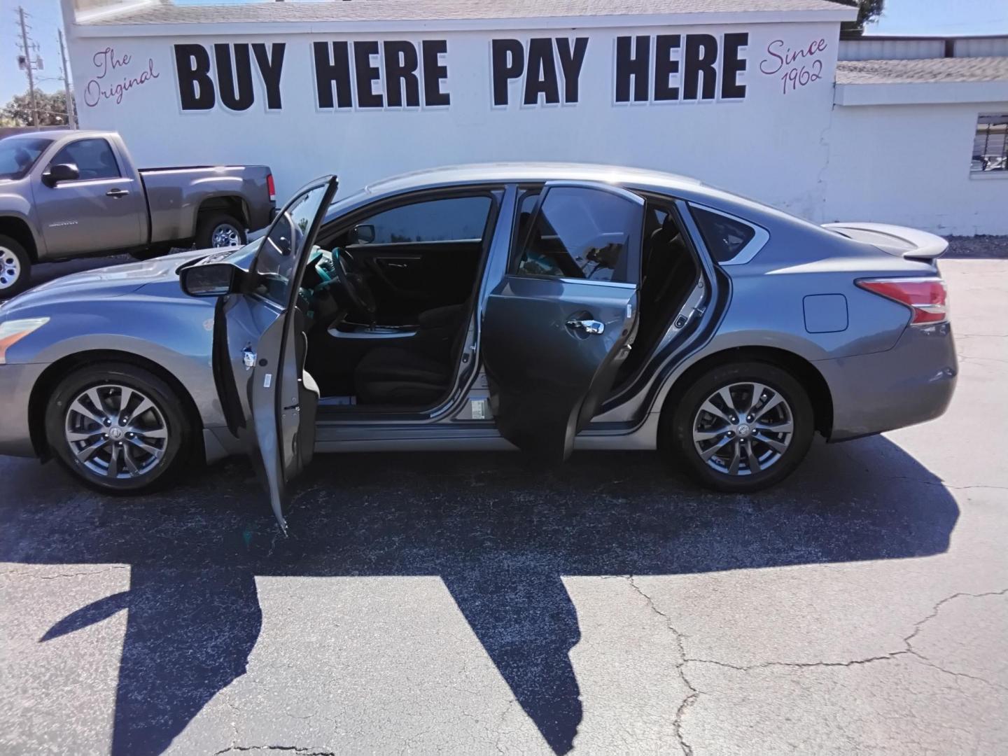 2015 GRAY /Grey Nissan Altima 2.5 S (1N4AL3AP8FC) with an 2.5L L4 DOHC 16V engine, Continuously Variable Transmission transmission, located at 6112 N Florida Avenue, Tampa, FL, 33604, (888) 521-5131, 27.954929, -82.459534 - 499$ DOWN PLUS TAX & TAG. - Photo#1