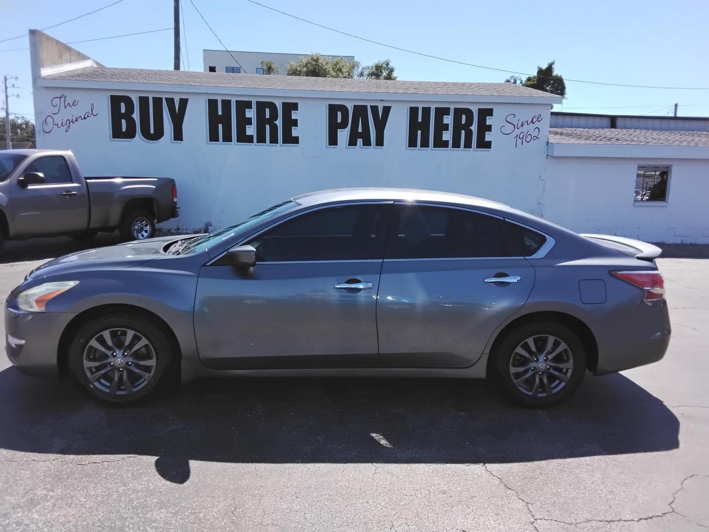 2015 GRAY /Grey Nissan Altima 2.5 S (1N4AL3AP8FC) with an 2.5L L4 DOHC 16V engine, Continuously Variable Transmission transmission, located at 6112 N Florida Avenue, Tampa, FL, 33604, (888) 521-5131, 27.954929, -82.459534 - 499$ DOWN PLUS TAX & TAG. - Photo#0