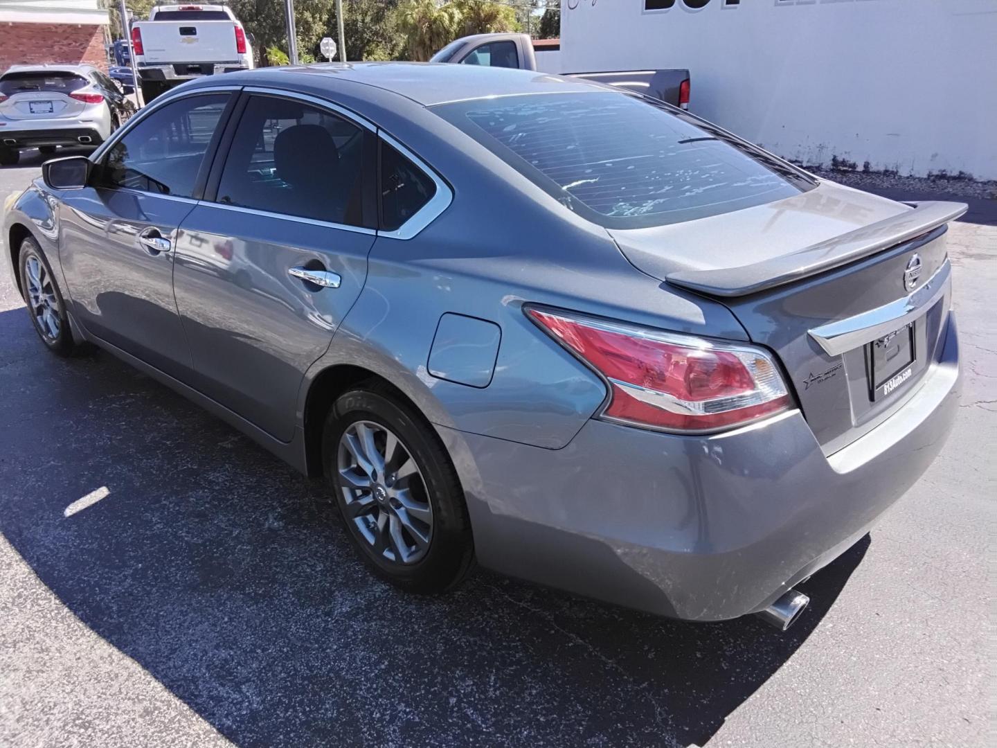 2015 GRAY /Grey Nissan Altima 2.5 S (1N4AL3AP8FC) with an 2.5L L4 DOHC 16V engine, Continuously Variable Transmission transmission, located at 6112 N Florida Avenue, Tampa, FL, 33604, (888) 521-5131, 27.954929, -82.459534 - 499$ DOWN PLUS TAX & TAG. - Photo#11