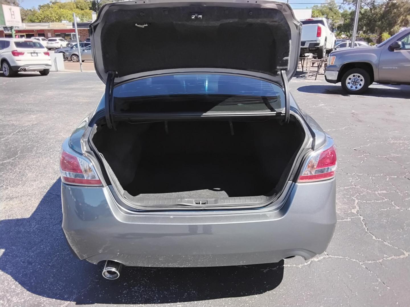 2015 GRAY /Grey Nissan Altima 2.5 S (1N4AL3AP8FC) with an 2.5L L4 DOHC 16V engine, Continuously Variable Transmission transmission, located at 6112 N Florida Avenue, Tampa, FL, 33604, (888) 521-5131, 27.954929, -82.459534 - 499$ DOWN PLUS TAX & TAG. - Photo#13