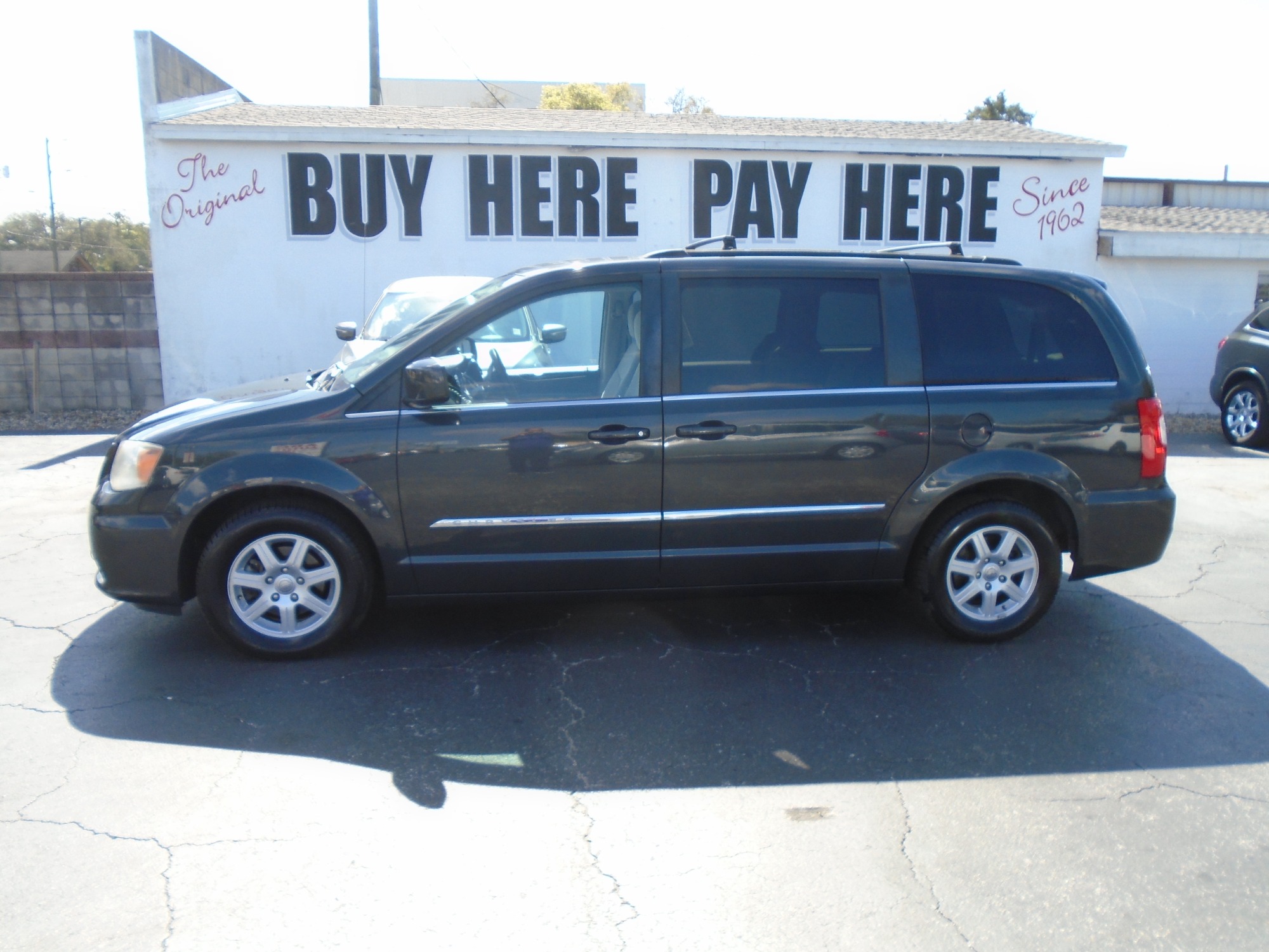 photo of 2011 Chrysler Town & Country Touring