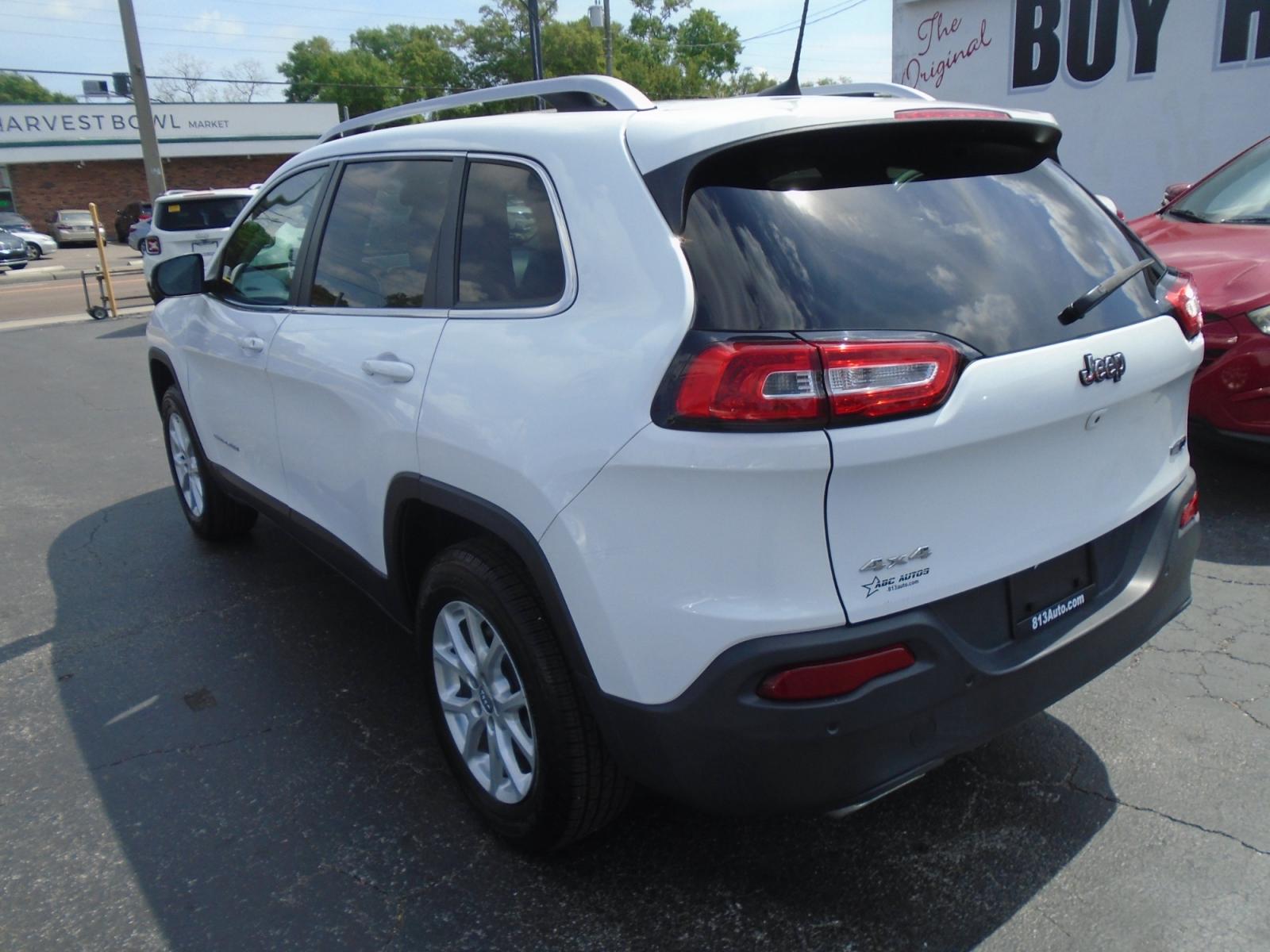 2017 Jeep Cherokee Latitude 4WD (1C4PJMCS3HW) with an 3.2L V6 DOHC 24V engine, 9A transmission, located at 6112 N Florida Avenue, Tampa, FL, 33604, (888) 521-5131, 27.954929, -82.459534 - Photo #4