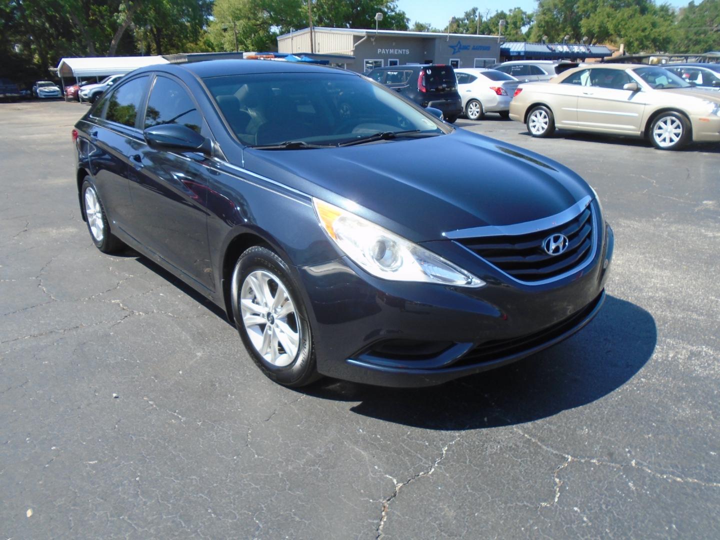 2011 Hyundai Sonata GLS Auto (5NPEB4AC4BH) with an 2.4L L4 DOHC 16V engine, 5-Speed Automatic transmission, located at 6112 N Florida Avenue, Tampa, FL, 33604, (888) 521-5131, 27.954929, -82.459534 - Photo#2