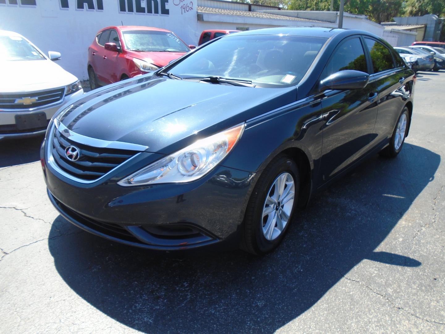 2011 Hyundai Sonata GLS Auto (5NPEB4AC4BH) with an 2.4L L4 DOHC 16V engine, 5-Speed Automatic transmission, located at 6112 N Florida Avenue, Tampa, FL, 33604, (888) 521-5131, 27.954929, -82.459534 - Photo#3