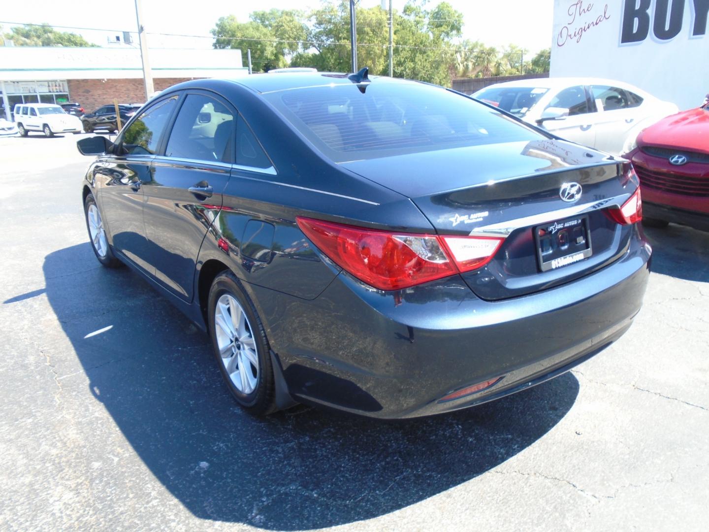 2011 Hyundai Sonata GLS Auto (5NPEB4AC4BH) with an 2.4L L4 DOHC 16V engine, 5-Speed Automatic transmission, located at 6112 N Florida Avenue, Tampa, FL, 33604, (888) 521-5131, 27.954929, -82.459534 - Photo#4