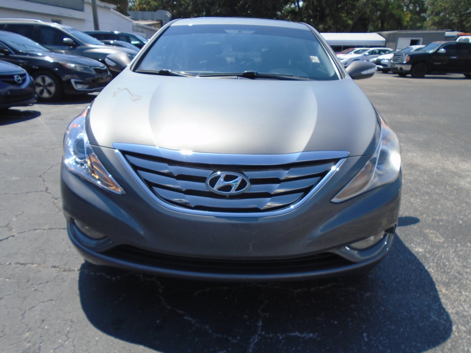 photo of 2011 Hyundai Sonata Limited Auto