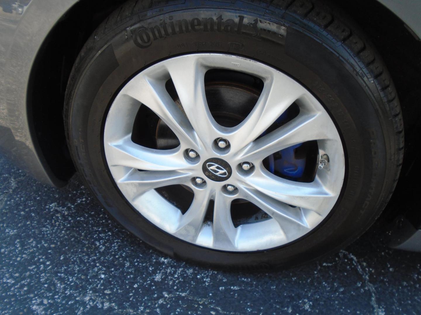 2011 GRAY /BLACK Hyundai Sonata Limited Auto (5NPEC4ACXBH) with an 2.4L L4 DOHC 16V engine, 5-Speed Automatic transmission, located at 6112 N Florida Avenue, Tampa, FL, 33604, (888) 521-5131, 27.954929, -82.459534 - 499$ down plus tax & tag. - Photo#13