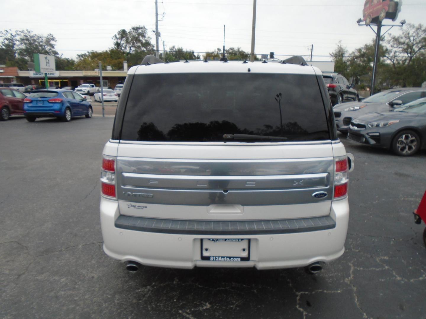 2013 Ford Flex Limited FWD (2FMGK5D86DB) with an 3.5L V6 DOHC 24V engine, 6-Speed Automatic Overdrive transmission, located at 6112 N Florida Avenue, Tampa, FL, 33604, (888) 521-5131, 27.954929, -82.459534 - Photo#4