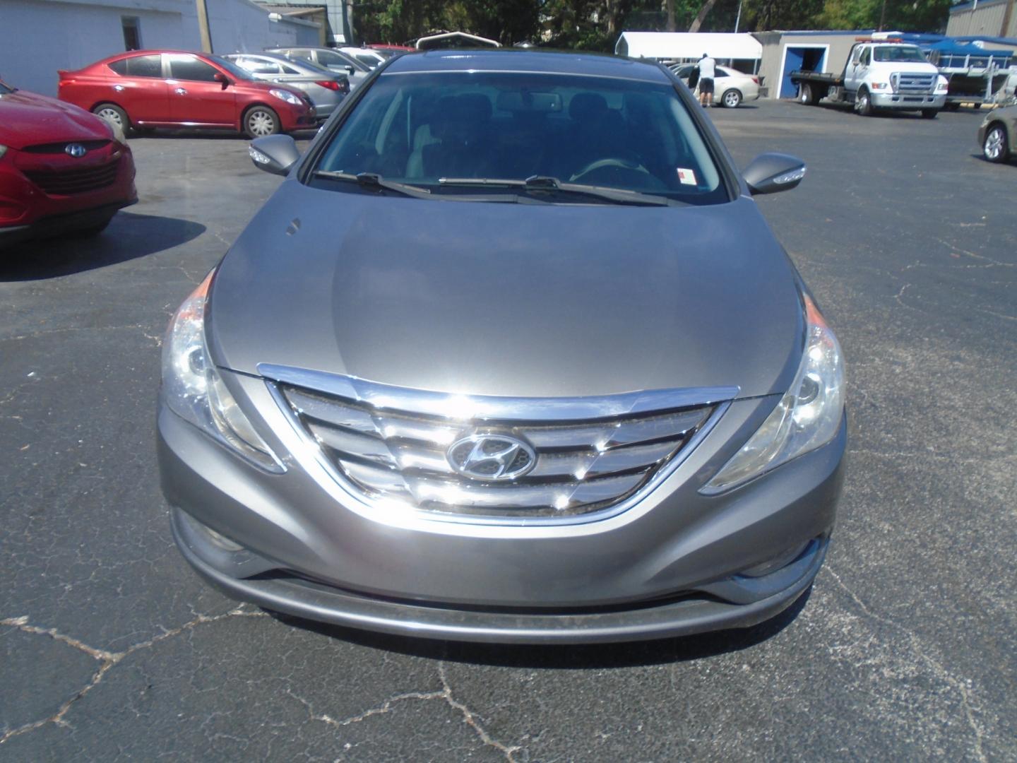 2013 Hyundai Sonata Limited Auto (5NPEC4AC1DH) with an 2.4L L4 DOHC 16V engine, 6-Speed Automatic transmission, located at 6112 N Florida Avenue, Tampa, FL, 33604, (888) 521-5131, 27.954929, -82.459534 - Photo#1