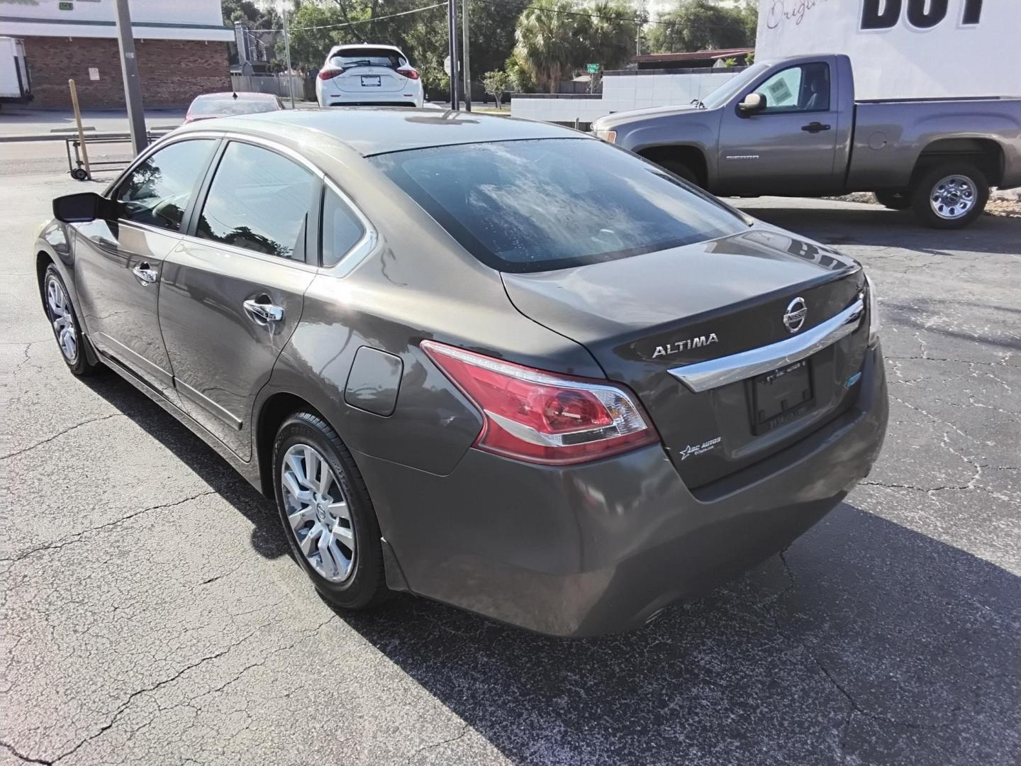 2013 BRONZE /BLACK Nissan Altima 2.5 S (1N4AL3AP7DC) with an 2.5L L4 DOHC 16V engine, located at 6112 N Florida Avenue, Tampa, FL, 33604, (888) 521-5131, 27.954929, -82.459534 - $499 DOWN PLUS TAX & TAG. - Photo#5