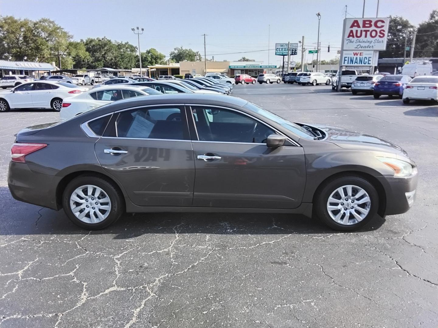 2013 BRONZE /BLACK Nissan Altima 2.5 S (1N4AL3AP7DC) with an 2.5L L4 DOHC 16V engine, located at 6112 N Florida Avenue, Tampa, FL, 33604, (888) 521-5131, 27.954929, -82.459534 - $499 DOWN PLUS TAX & TAG. - Photo#4