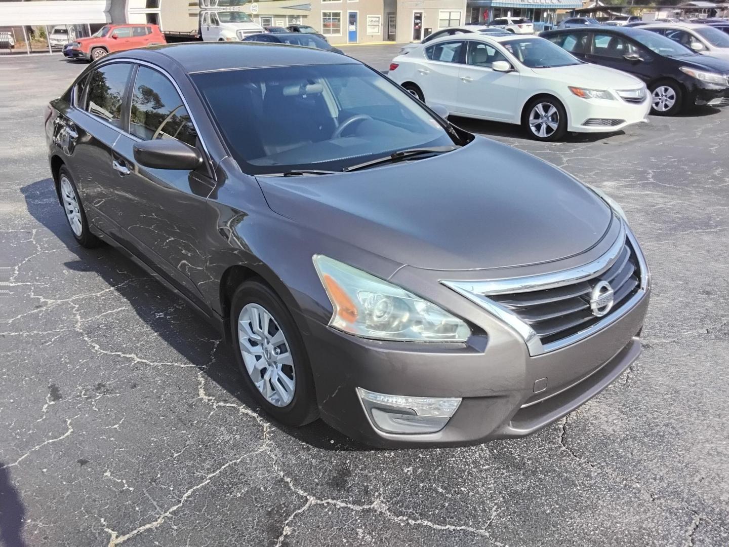 2013 BRONZE /BLACK Nissan Altima 2.5 S (1N4AL3AP7DC) with an 2.5L L4 DOHC 16V engine, located at 6112 N Florida Avenue, Tampa, FL, 33604, (888) 521-5131, 27.954929, -82.459534 - $499 DOWN PLUS TAX & TAG. - Photo#3