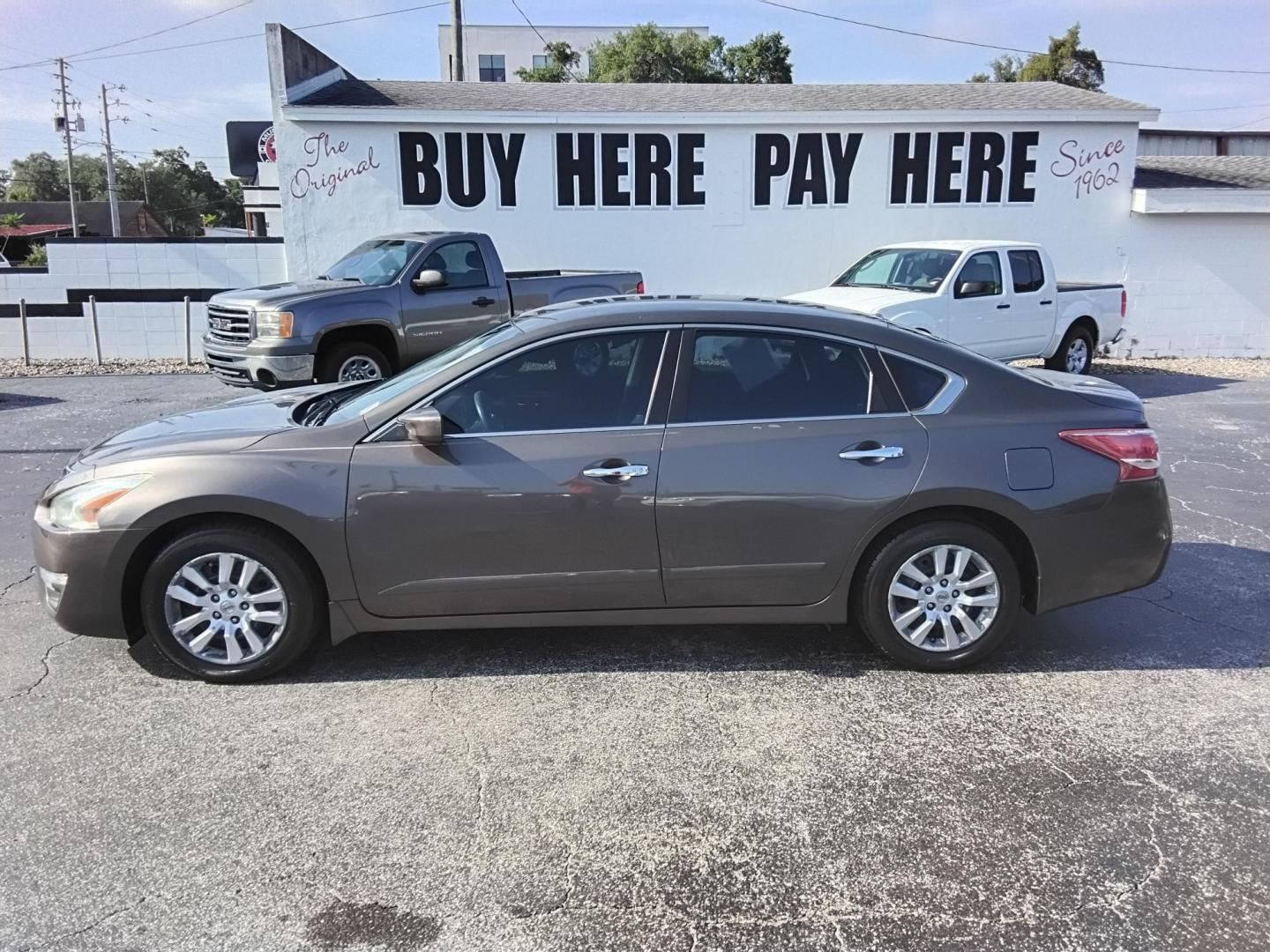 2013 BRONZE /BLACK Nissan Altima 2.5 S (1N4AL3AP7DC) with an 2.5L L4 DOHC 16V engine, located at 6112 N Florida Avenue, Tampa, FL, 33604, (888) 521-5131, 27.954929, -82.459534 - $499 DOWN PLUS TAX & TAG. - Photo#0