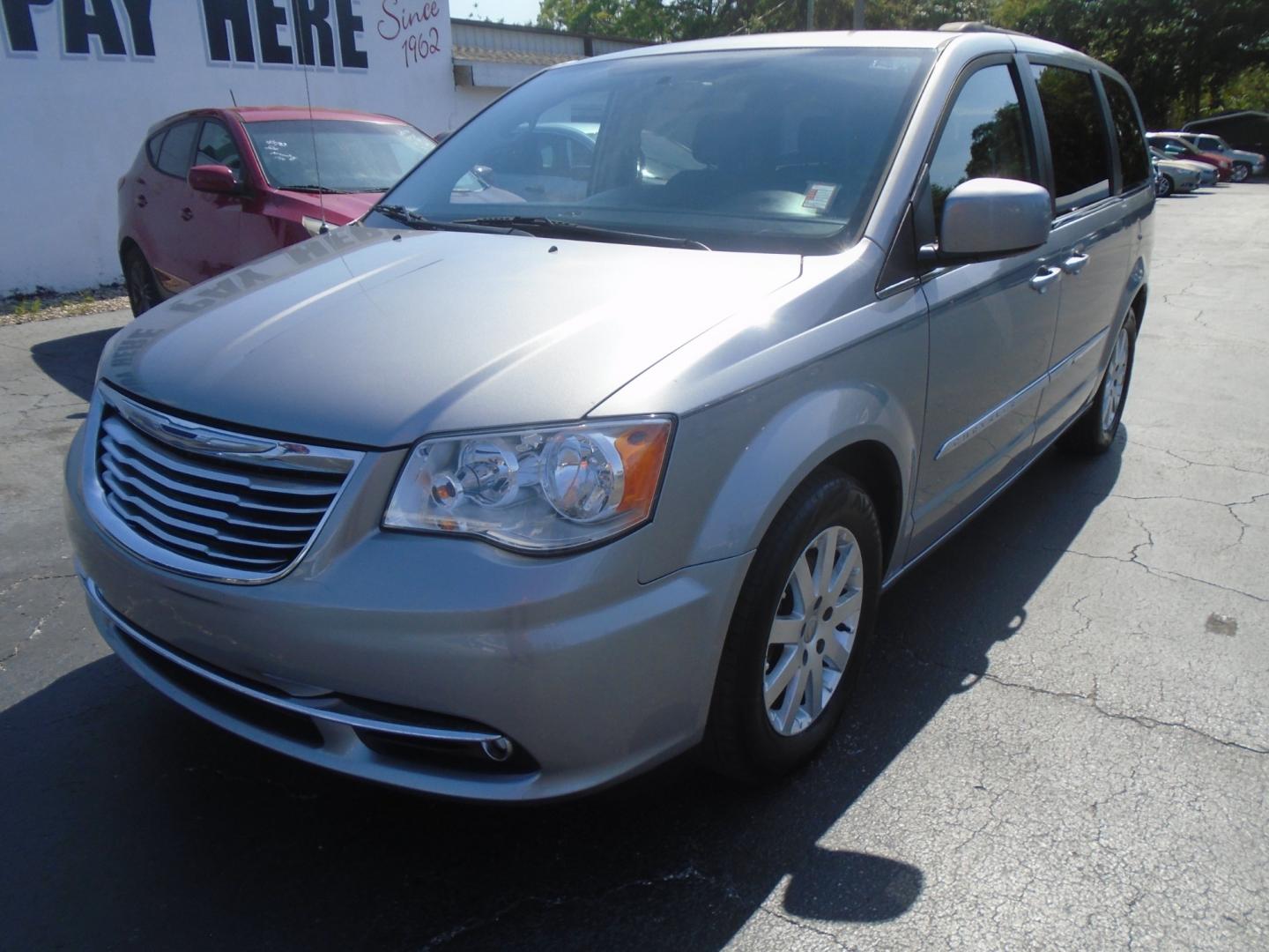 2016 Chrysler Town & Country Touring (2C4RC1BGXGR) with an 3.6L V6 DOHC 24V engine, 6A transmission, located at 6112 N Florida Avenue, Tampa, FL, 33604, (888) 521-5131, 27.954929, -82.459534 - Photo#3