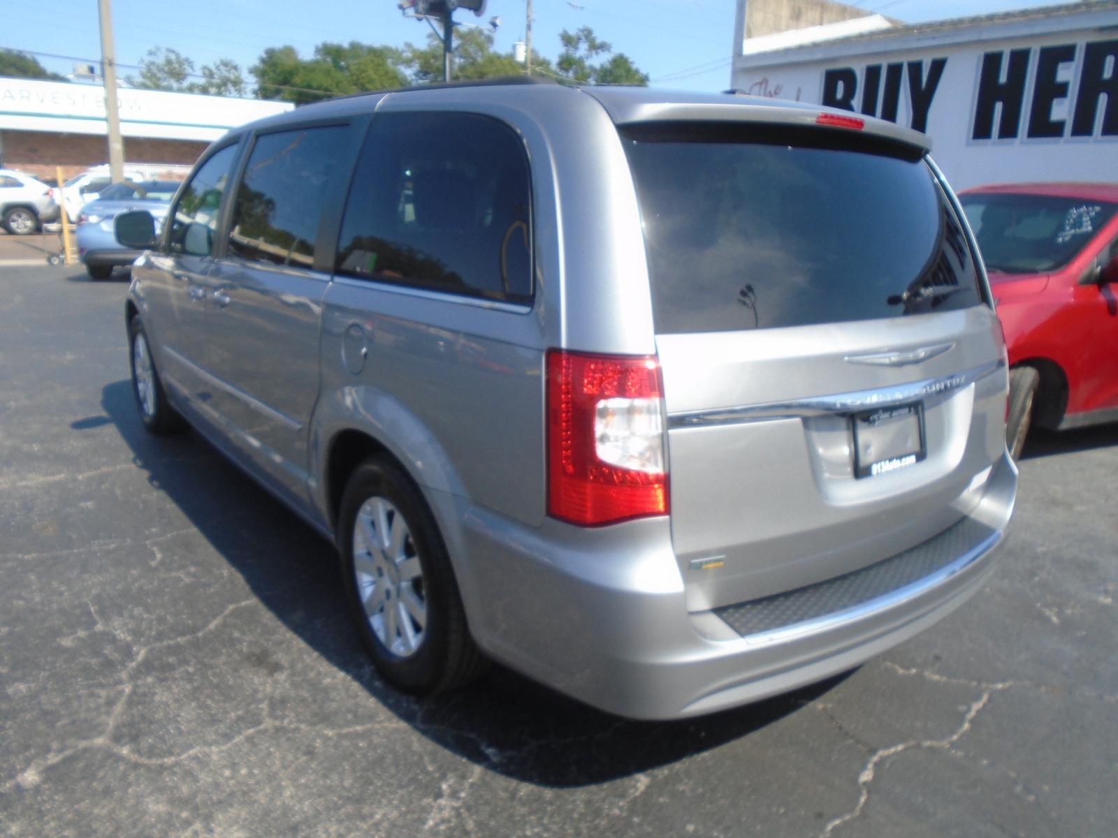 2016 Chrysler Town & Country Touring (2C4RC1BGXGR) with an 3.6L V6 DOHC 24V engine, 6A transmission, located at 6112 N Florida Avenue, Tampa, FL, 33604, (888) 521-5131, 27.954929, -82.459534 - Photo #4