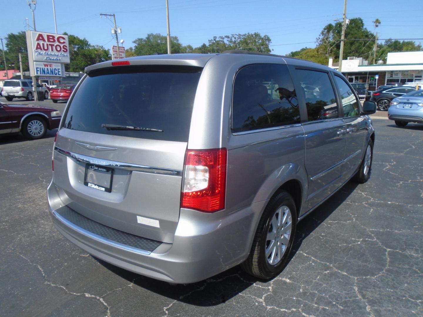 2016 Chrysler Town & Country Touring (2C4RC1BGXGR) with an 3.6L V6 DOHC 24V engine, 6A transmission, located at 6112 N Florida Avenue, Tampa, FL, 33604, (888) 521-5131, 27.954929, -82.459534 - Photo#5