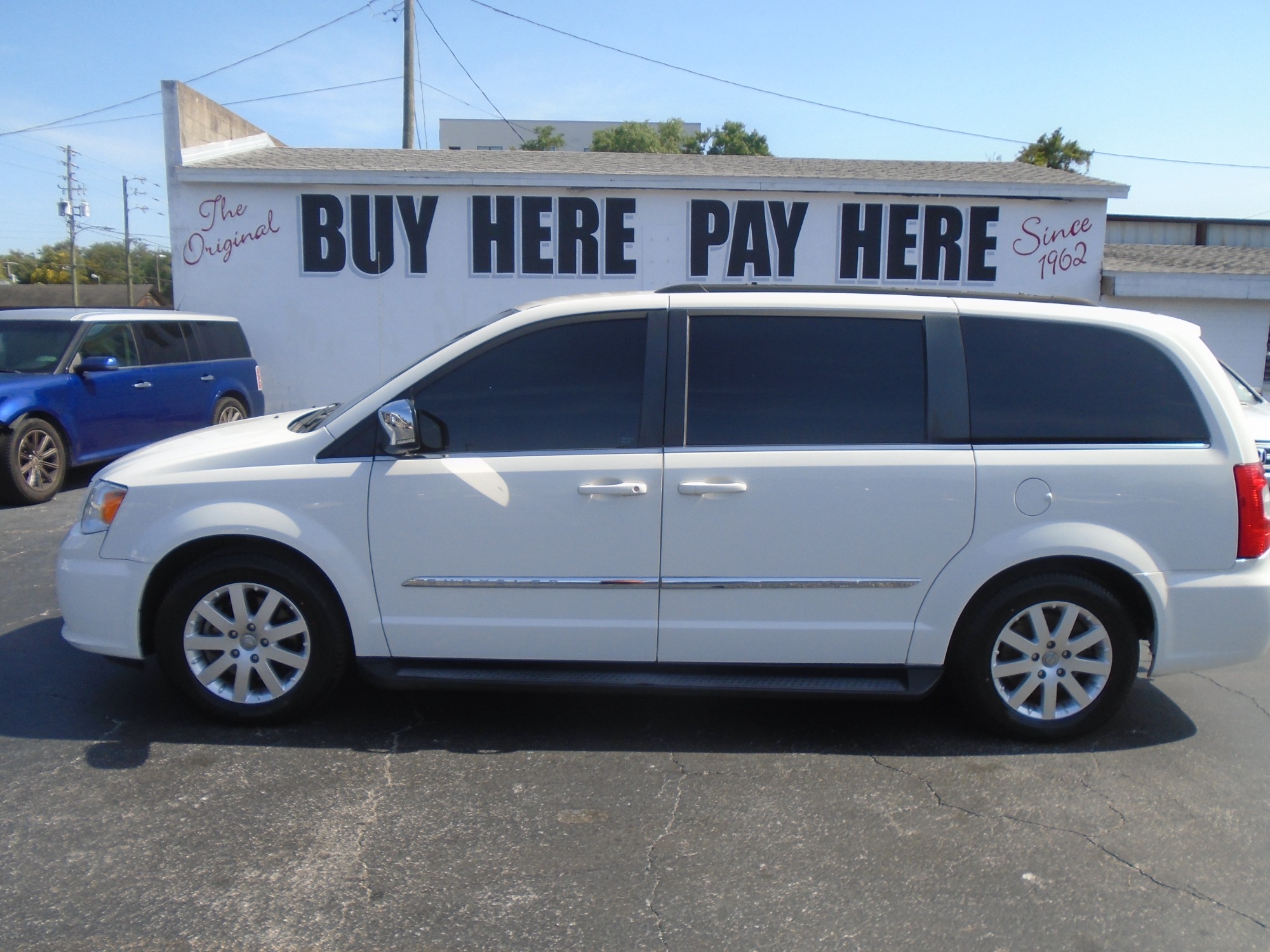 photo of 2012 Chrysler Town & Country Touring-L