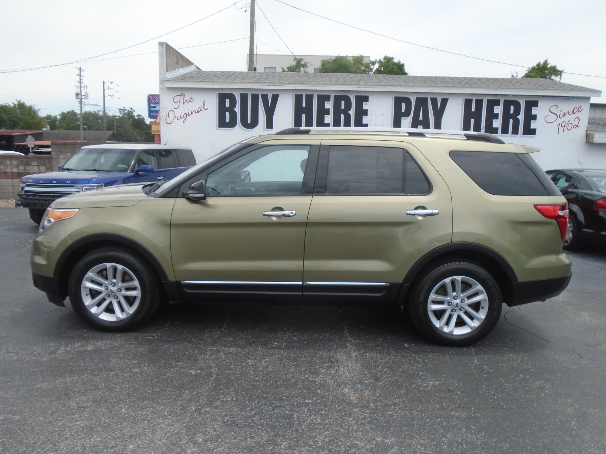 photo of 2013 Ford Explorer XLT FWD