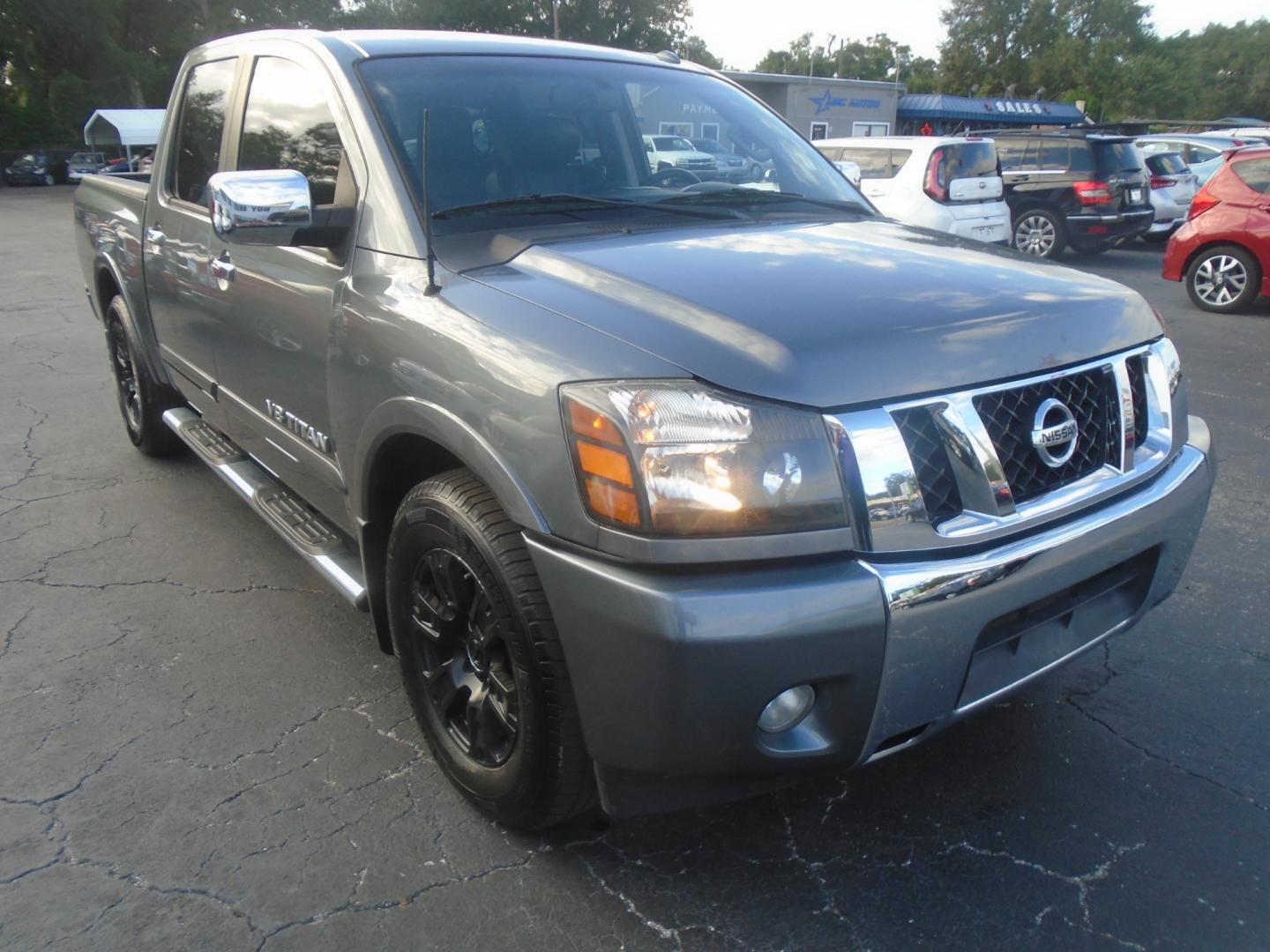 2013 Nissan Titan SV Crew Cab 2WD (1N6BA0ED1DN) with an 5.6L V8 DOHC 32V FFV engine, 5-Speed Automatic transmission, located at 6112 N Florida Avenue, Tampa, FL, 33604, (888) 521-5131, 27.954929, -82.459534 - Photo#4