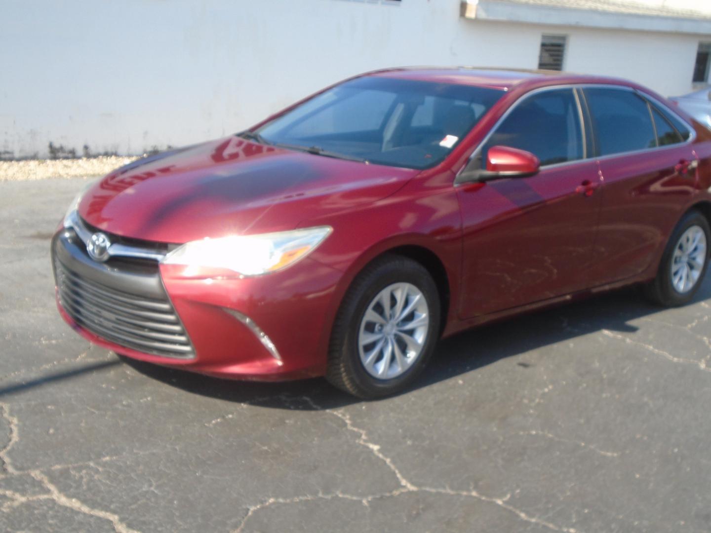 2016 Toyota Camry SE (4T1BF1FKXGU) with an 2.5L L4 DOHC 16V engine, 6-Speed Automatic transmission, located at 6112 N Florida Avenue, Tampa, FL, 33604, (888) 521-5131, 27.954929, -82.459534 - Photo#3