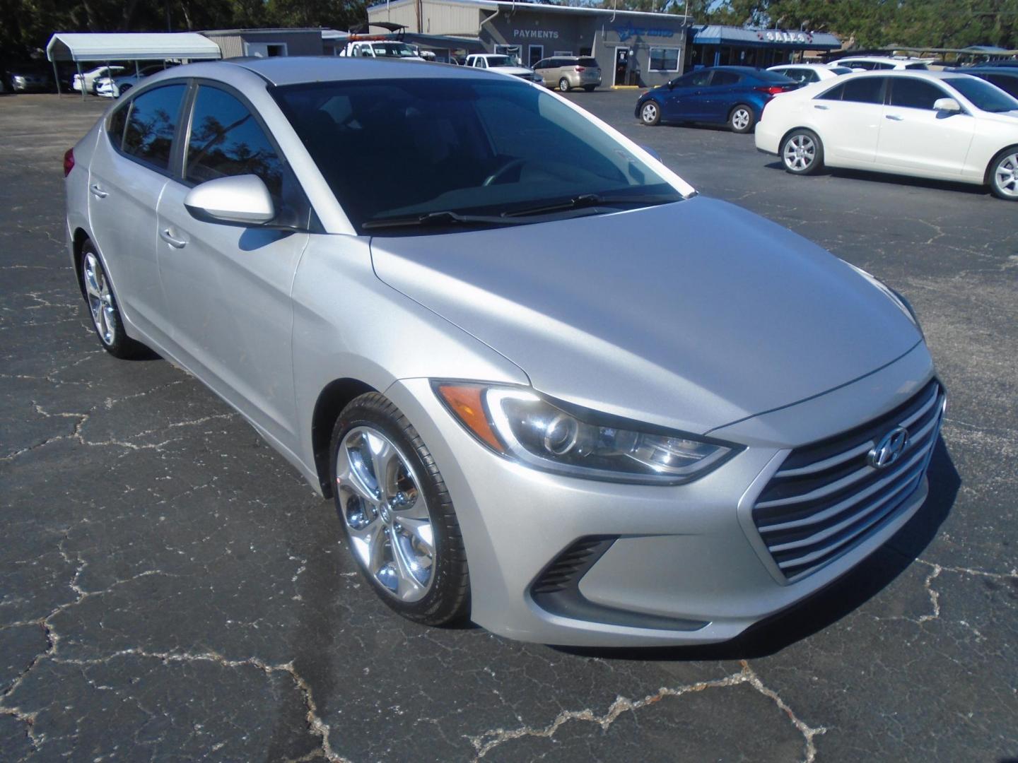 2018 Hyundai Elantra Limited (5NPD84LFXJH) with an 1.8L L4 DOHC 16V engine, 6A transmission, located at 6112 N Florida Avenue, Tampa, FL, 33604, (888) 521-5131, 27.954929, -82.459534 - Photo#2