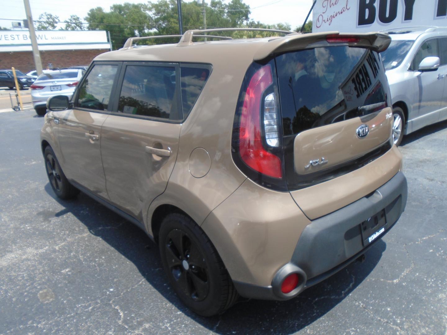 2016 Kia Soul Base 6A (KNDJN2A20G7) with an 1.6L L4 DOHC 16V engine, 6A transmission, located at 6112 N Florida Avenue, Tampa, FL, 33604, (888) 521-5131, 27.954929, -82.459534 - Photo#4