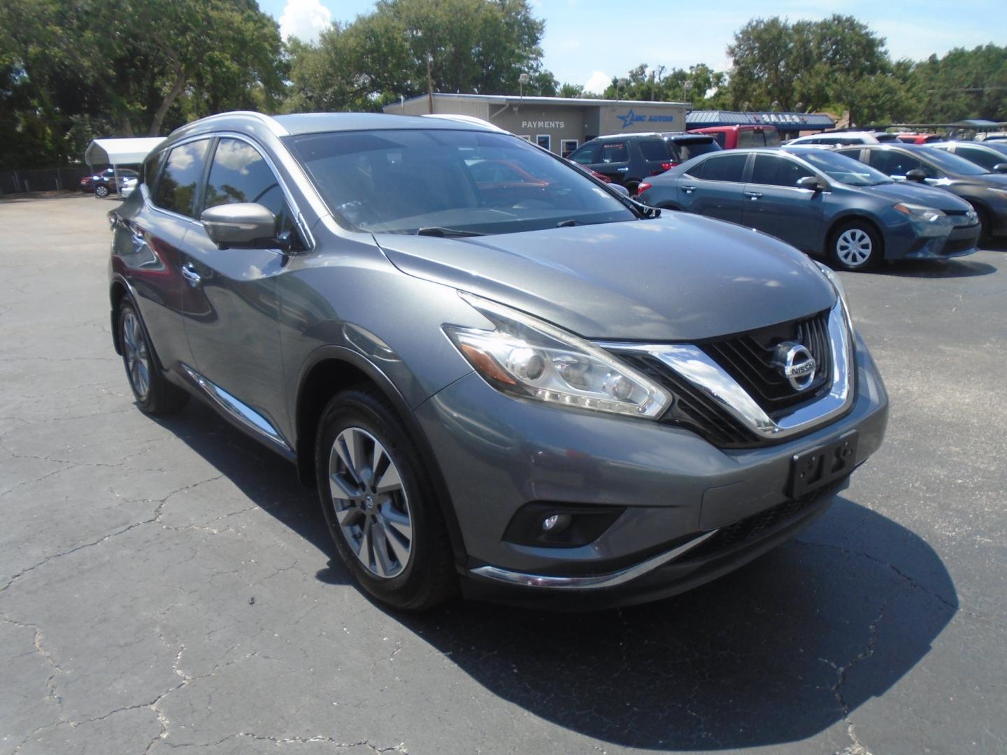 2015 Nissan Murano Platinum FWD (5N1AZ2MG1FN) with an 3.5L V6 DOHC 24V engine, Continuously Variable Transmission transmission, located at 6112 N Florida Avenue, Tampa, FL, 33604, (888) 521-5131, 27.954929, -82.459534 - Photo#2