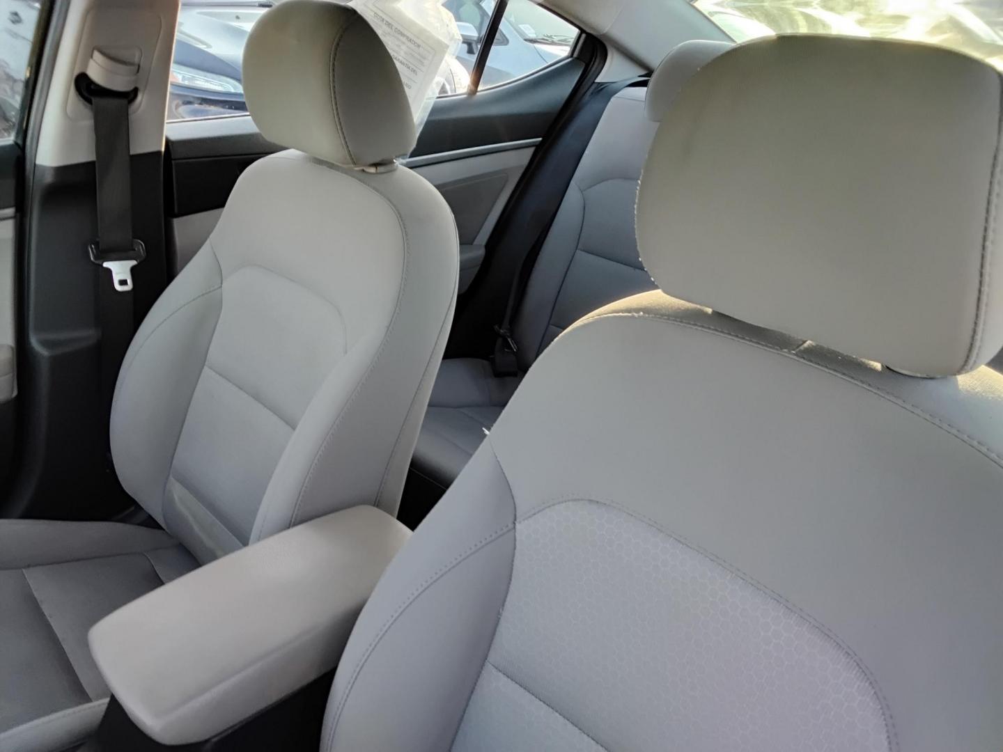 2018 BLACK /Beige Hyundai Elantra Limited (5NPD84LF6JH) with an 1.8L L4 DOHC 16V engine, 6A transmission, located at 6112 N Florida Avenue, Tampa, FL, 33604, (888) 521-5131, 27.954929, -82.459534 - 499$ DOWN PLUS TAX & TAG. - Photo#3