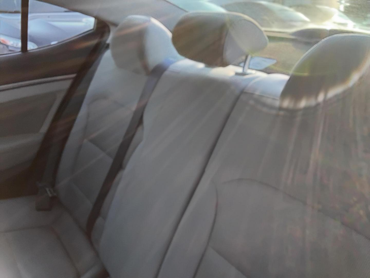 2018 BLACK /Beige Hyundai Elantra Limited (5NPD84LF6JH) with an 1.8L L4 DOHC 16V engine, 6A transmission, located at 6112 N Florida Avenue, Tampa, FL, 33604, (888) 521-5131, 27.954929, -82.459534 - 499$ DOWN PLUS TAX & TAG. - Photo#4